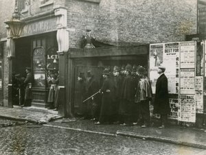 Winston Churchill en el Asedio de Sidney Street de English Photographer