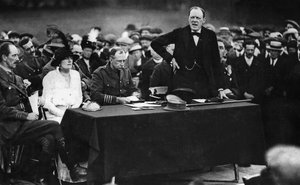 Winston Churchill durante un discurso en Enfield, Inglaterra de English Photographer
