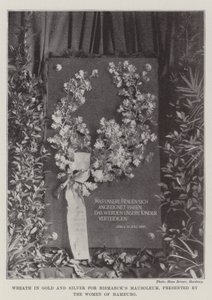 Corona en oro y plata para el mausoleo de Bismarck, presentada por mujeres de Hamburgo de English Photographer