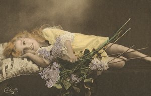 Niña y flores