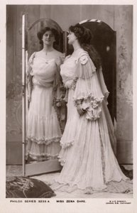 Zena Dare, cantante y actriz inglesa de English Photographer