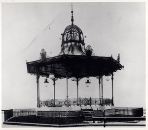 Quiosco ornamental en East End Park, Leeds