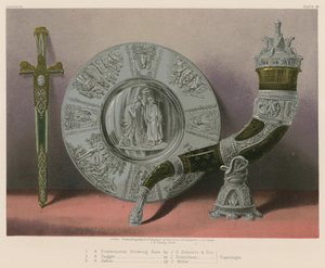 Un cuerno de beber escandinavo por J. G. Schwartz e hijo, una daga por J. Didrichsen, una bandeja por C. Moller, Copenhague de English School