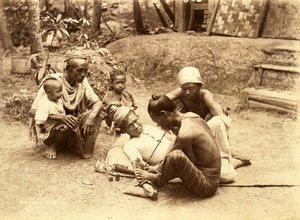 Un hombre Shan siendo tatuado, 1890 de English School