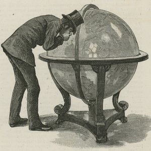 Un hombre de Lloyds estudiando un globo de English School