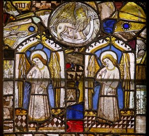 Un panel en la ventana este que representa dos ángeles y el león de San Marcos de English School