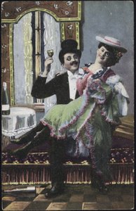Una pareja bien vestida riendo de English School