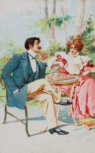 Una pareja bien vestida jugando al ajedrez en un jardín de English School
