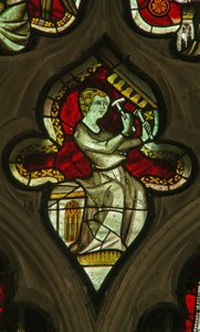 Una ventana en la Capilla de la Dama que representa un ángel músico con campanas de English School