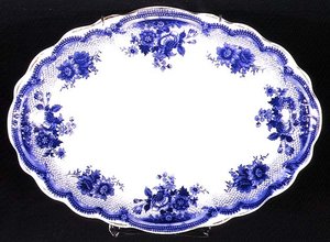 Plato de Staffordshire con patrón Albertoli, c.1860 de English School