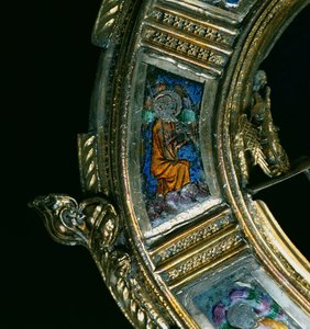 Ángel tocando un instrumento de viento, detalle del báculo de William of Wykeham (c.1320-1404) (plata dorada y esmalte champlevé)