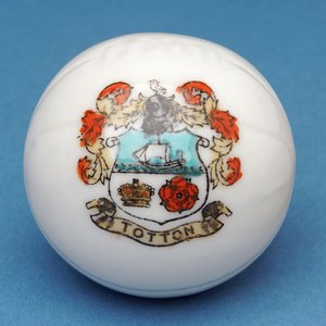 Recuerdo armorial miniatura de fútbol con transferencia del escudo de Totton