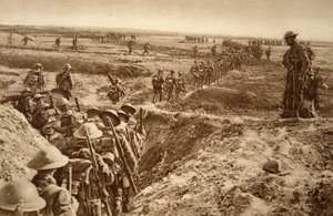 Infantería británica avanzando en la ofensiva sobre Cambrai