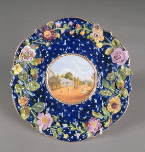 Plato de Chamberlains Worcester con flor incrustada y vista de la sala de bombas de Montpellier, Cheltenham, 1820 de English School