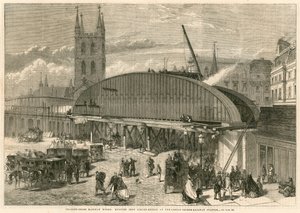 Obras del Ferrocarril de Charing Cross: puente de viga de hierro monstruoso en la Estación de Ferrocarril de London Bridge