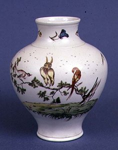Jarrón de Chelsea de forma balustre decorado con pájaros probablemente pintado por O