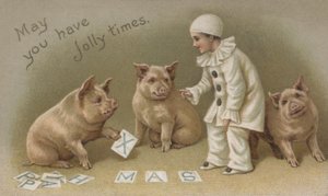 Niño en un disfraz de Pierrot con tres cerdos, tarjeta de Navidad
