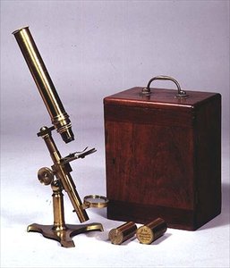 Microscopio monocular compuesto, hecho por Amadio Optician, Londres, c.1860