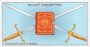 Biblia de coronación y espadas