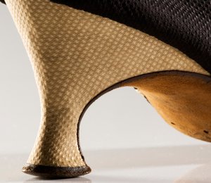 Tacón alto curvado, c.1785