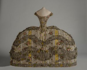 Manto de muñeca de moda de English School