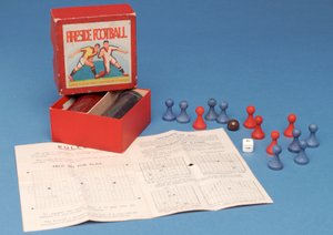 Juego de fútbol junto a la chimenea de English School