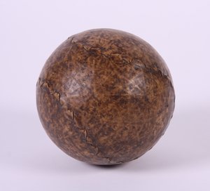 Balón usado en juegos de pelota tempranos (cuero) de English School