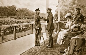 Por valor: el rey Jorge decorando al soldado Thomas Hughes, de los Connaught Rangers, con la V.C., en Hyde Park, 2 de junio de 1917, 1914-19