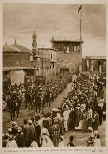 Entrada formal de las tropas británicas bajo el mando del General Maude en Bagdad, 11 de marzo de 1917 de English School