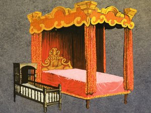Cama con dosel y cuna de English School