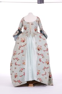 Vista frontal de un vestido de saco, 1760s de English School