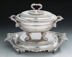 Sopera estilo Jorge III con bandeja de English School
