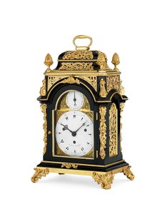 Reloj de mesa de ocho días con montura de ormolu y ebonizado de Jorge III, c.1765 de English School