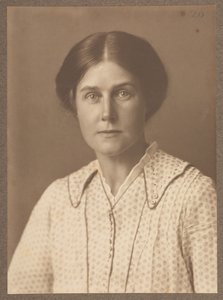 Harriet Weaver, octubre de 1916 (foto en sepia) de English School