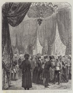 Apertura de la Exposición Colonial e India en South Kensington, esperando la Llegada de la Reina en el Vestíbulo Indio de English School