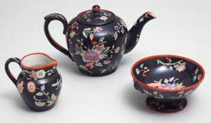Parte de un servicio de té de estilo chino, por Davenport de Staffordshire de English School