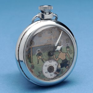 Reloj de bolsillo con cara pictórica que representa a un futbolista