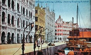 Tarjeta postal que representa los edificios Queen