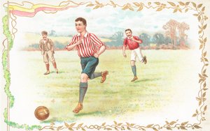 Postal con hombres jugando al fútbol de English School