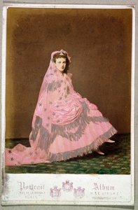 Postal con mujer en traje