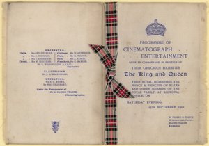 Programa de Entretenimiento Cinematográfico en presencia del Rey y la Reina de English School