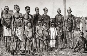 Nativos pigmeos comparados con oficiales ingleses, sudaneses y zanzibaríes, 1890