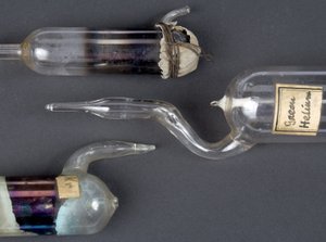 Tubos de descarga de Ramsay para los gases nobles de English School