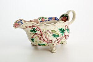 Salsera de Staffordshire, c.1760 de English School