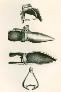 Estribos y soleretes, de The British Army: Its Origins, Progress and Equipment, publicado en 1868. de English School