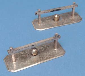 Reposacuchillos en forma de postes de gol y balones de fútbol de English School