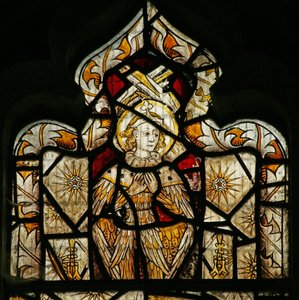 La ventana este (Ew) que representa un ángel