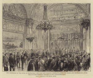 El Matrimonio del Duque de Edimburgo, el Zar y la Zarina felicitando a la Novia y el Novio después del Servicio de Boda Inglés en el Salón Alexander (grabado) de English School
