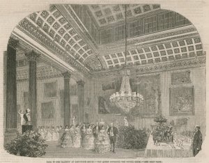 La Reina entrando en la Sala de Cena en Grosvenor House de English School
