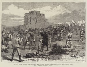 La guerra en Sudán, campamento de cuartel general, fuera de Souakim, prisioneros trabajando limpiando el campamento de English School